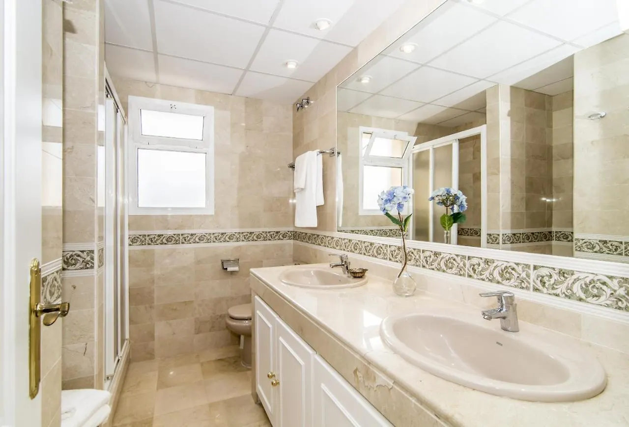 Lbp - 3 Bedroom Penthouse In Nueva Andalucia 마르베야 아파트